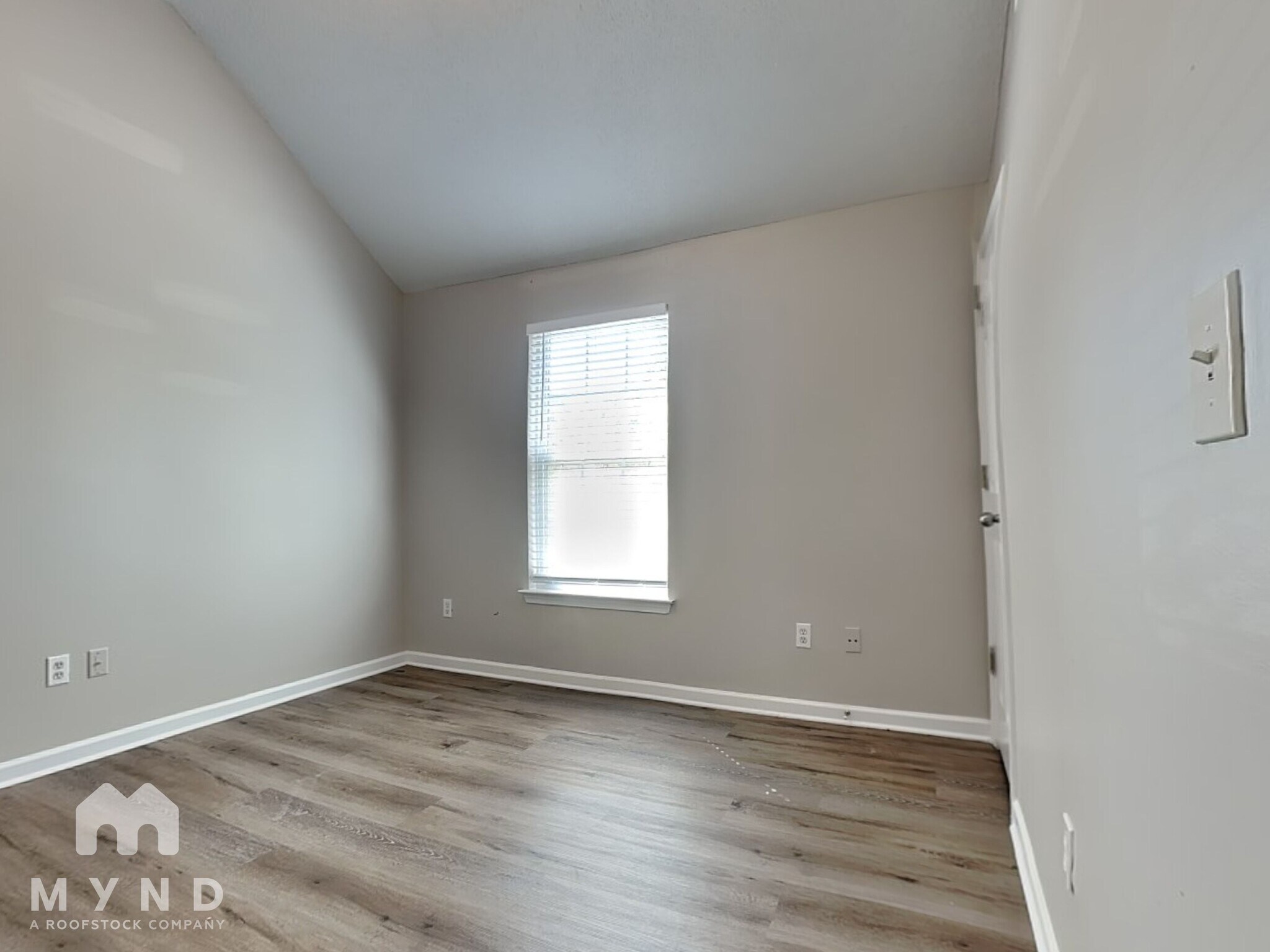 Building Photo - 1010 Rolling Meadows Rd