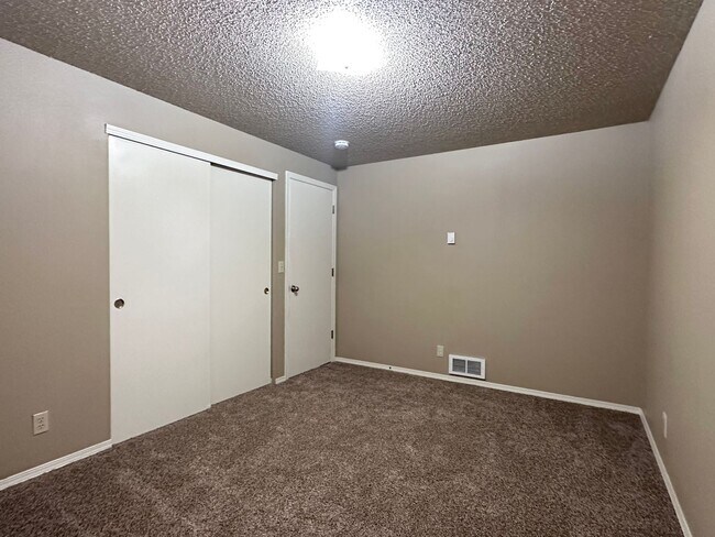 Building Photo - RD T 21-734
