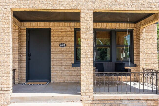 Building Photo - 2605 NW 38th St