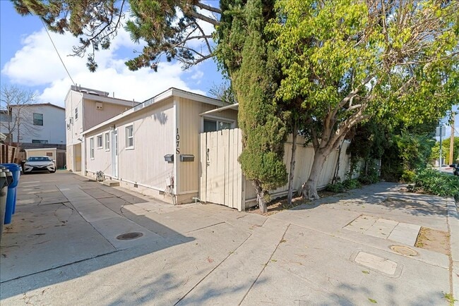 Building Photo - 107 S Aviation Blvd