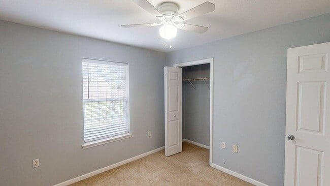 Building Photo - 910 Ave A