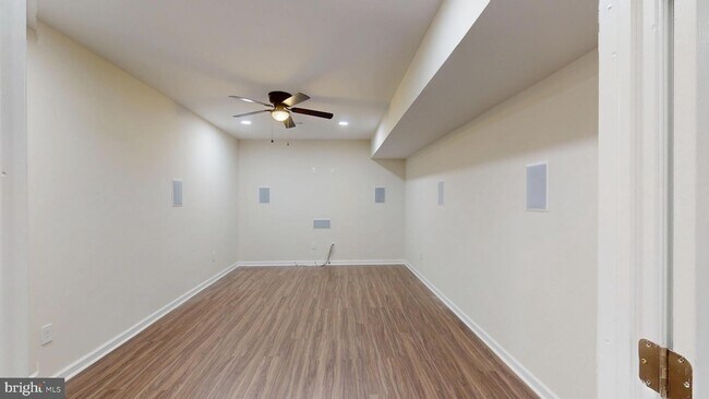 Building Photo - 7640 Knotting Hl Ln