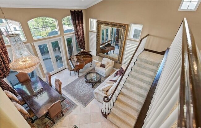 Building Photo - 9 Marisol