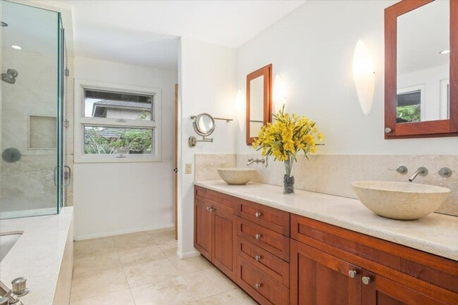 Building Photo - Luxury- Kona Hills Estates : Furnished Exquisite 3-Bedroom, 3.5 Bathroom Retreat