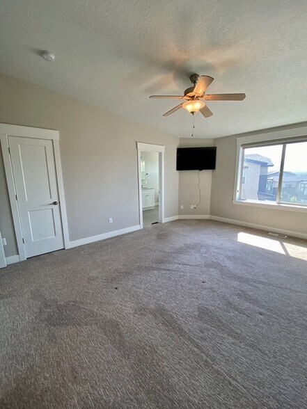 Building Photo - 10439 S Beetdigger Blvd