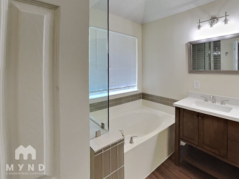 Building Photo - 2616 Belmont Ct