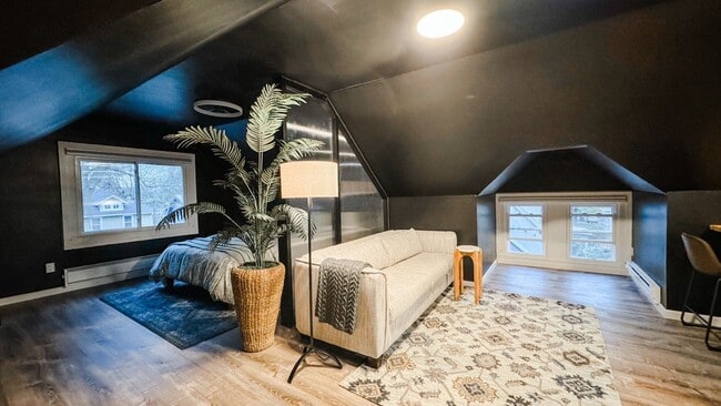 Building Photo - Chic Studio in North Winton Village