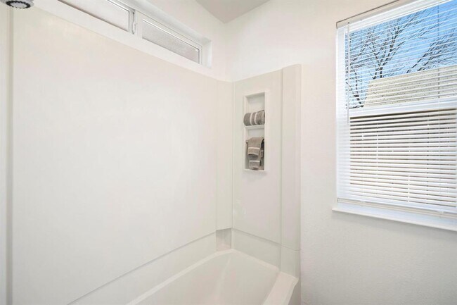 Building Photo - 2614 Howellwood Wy