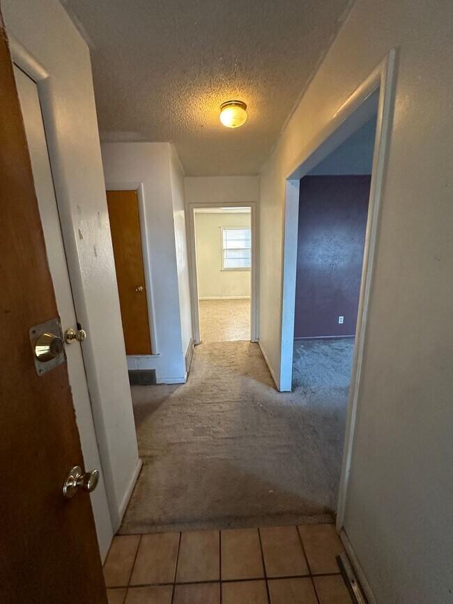 Building Photo - 3 Bed 2 Bath Home in Highland School School District!