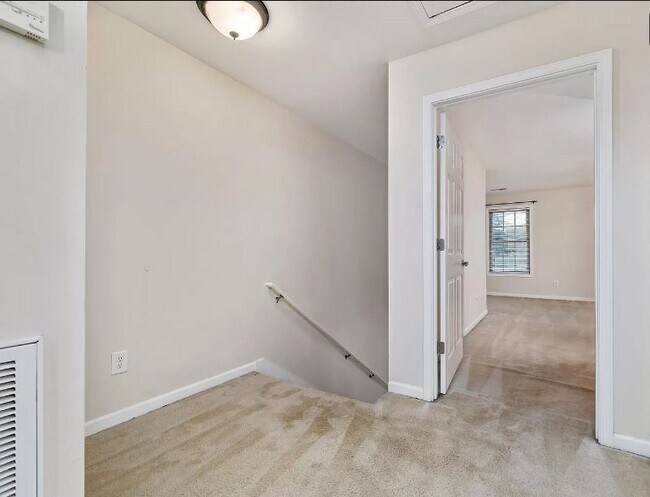 Building Photo - 1709 Cherokee Rd