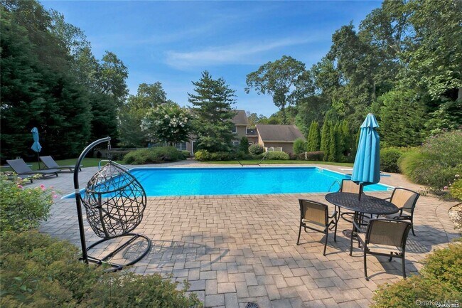 Building Photo - 1460 Hillcrest Dr