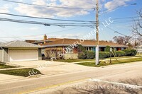 Building Photo - 4400 Gilbert Ave