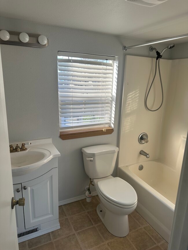 Building Photo - 206 168th St E