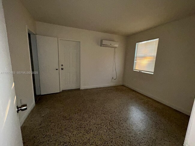 Building Photo - 3009 NW 22nd Ct