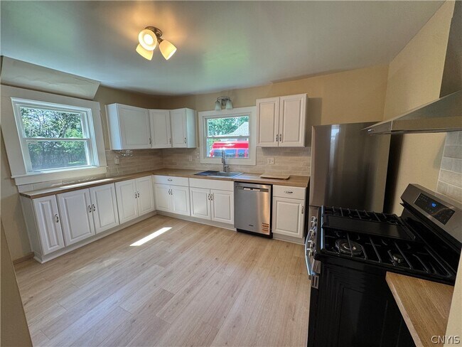 Building Photo - 423 Wendell Terrace
