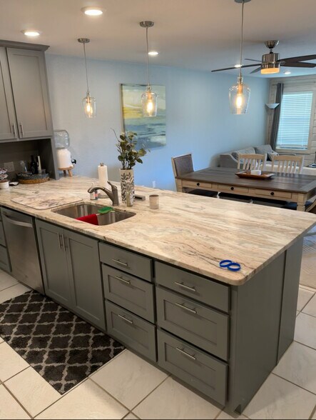 Building Photo - 604 Highcrest Dr