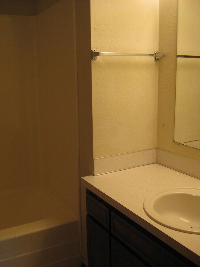 Building Photo - 2-Bedroom Townhouse in South Corvallis!