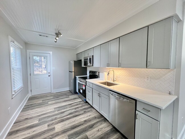 Building Photo - Newly Remodeled 2BD, 2BA Raleigh Condo in ...