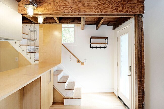 Building Photo - Charming Home in Fifeville, Downtown Charlottesville