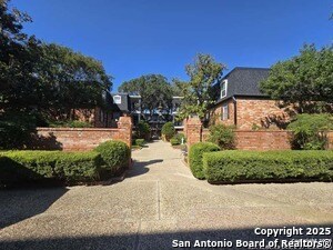 Building Photo - 8401 N New Braunfels Ave