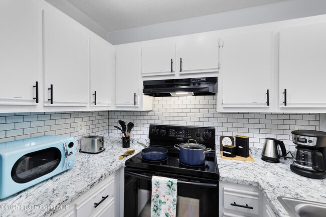 Building Photo - 3165 South St