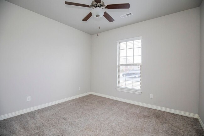 Building Photo - ***1104 S. Taylor ***