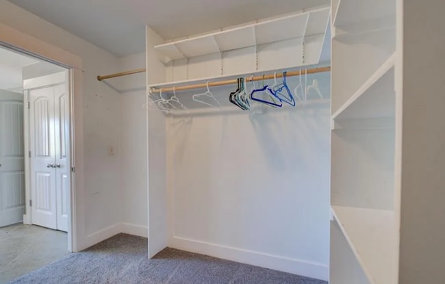 Building Photo - Charming 5-Bedroom Family Home for Rent in...