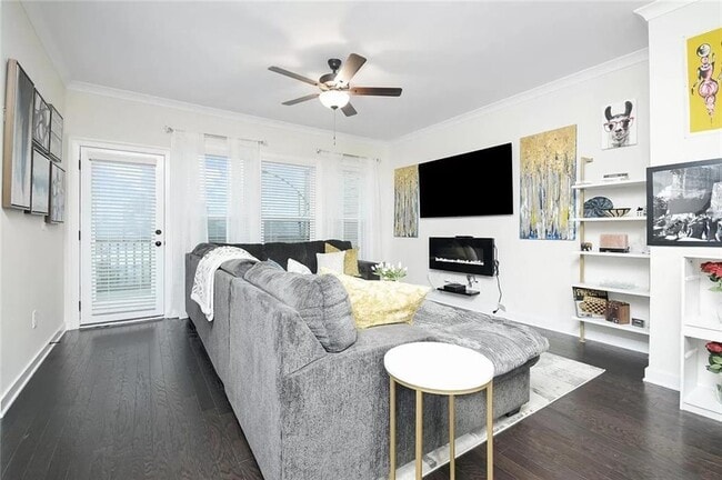 Building Photo - 2048 Holtz Ln