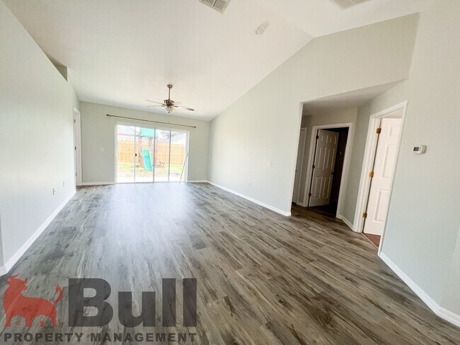 Building Photo - 3824 Kyle Dr