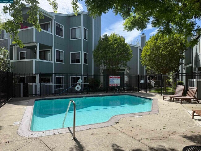 Building Photo - 1144 Maywood Ln