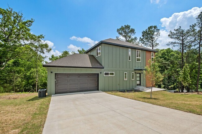Building Photo - 2 Brightling Ln