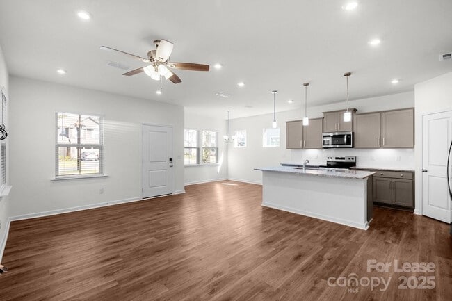 Building Photo - 14028 Penbury Ln