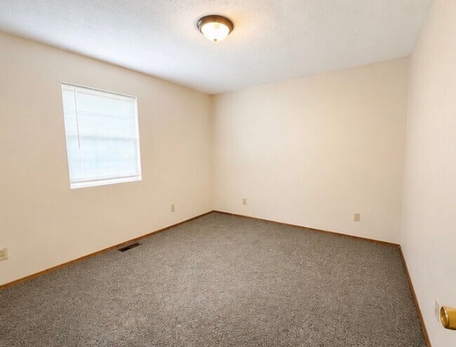 Building Photo - Midwest Ridge Investment Group LLC