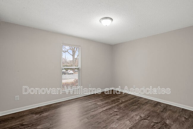 Building Photo - 4620 Central Ave