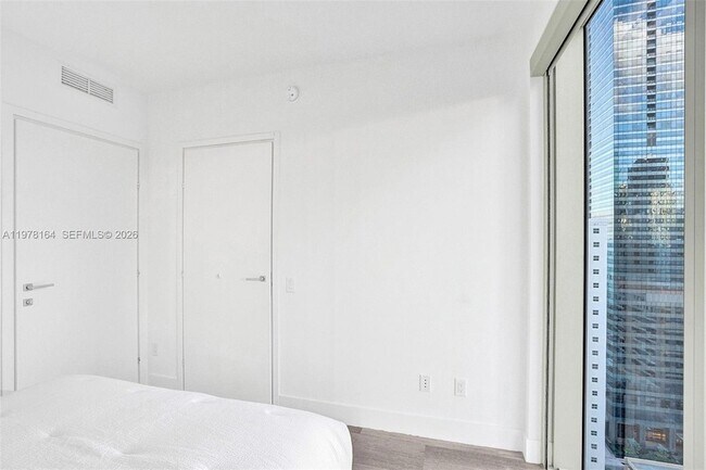 Building Photo - 1300 Brickell Bay Dr