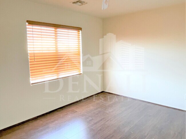 Building Photo - 144 S 108th Dr