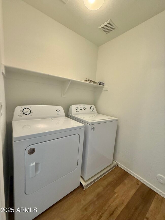 Building Photo - 4531 E Del Rio St