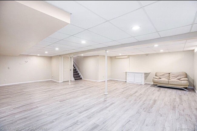 Building Photo - 5055 Scarsdale Dr