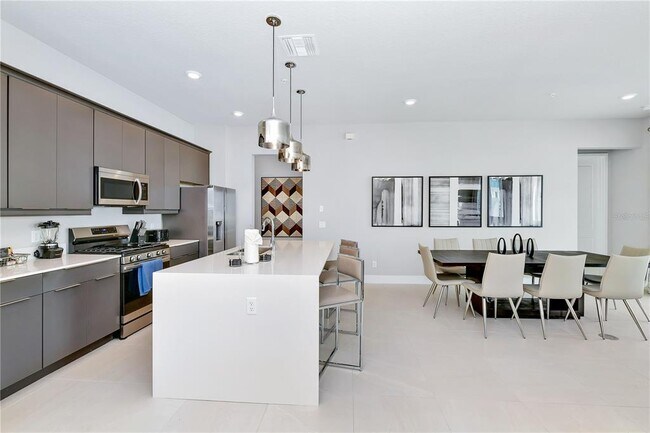 Building Photo - 7740 Sandy Ridge Dr