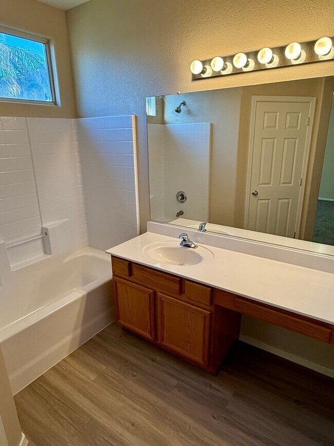 Building Photo - 4 Bedroom | 2 Bath - San Tan Ranch Single Level Home