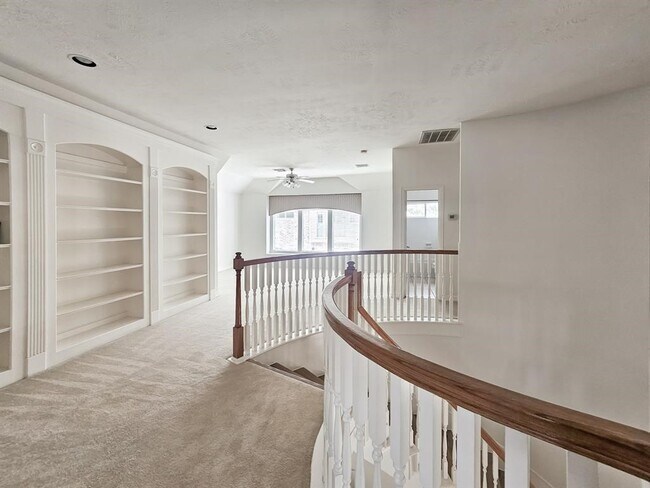 Building Photo - 6010 Serrano Terrace Ln