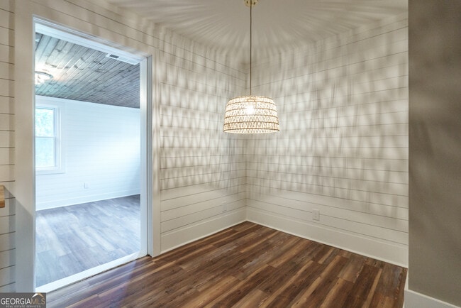 Building Photo - 175 E Main St