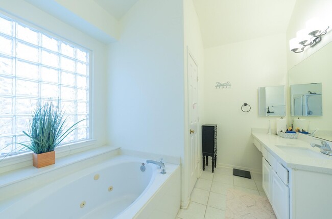 Building Photo - 14902 White Forge Ln