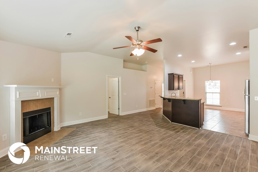 Building Photo - 125 Bermuda Lakes Dr