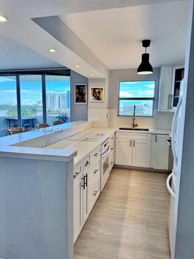 Building Photo - 5 Island Ave