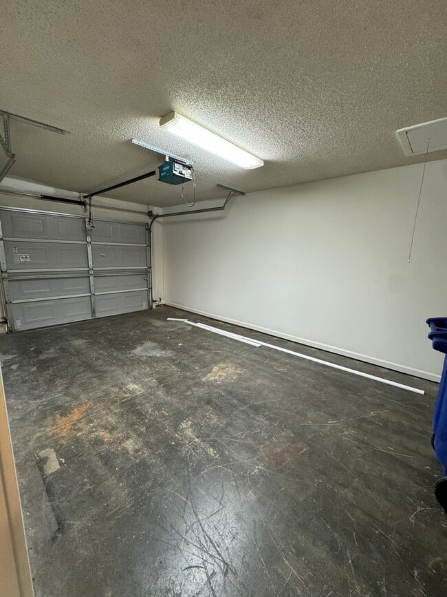 Building Photo - 132 Springwood Ln