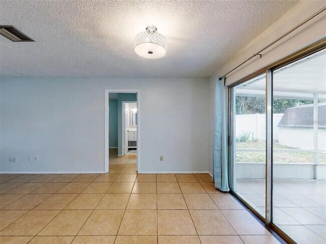 Building Photo - 1836 Plumtree Dr