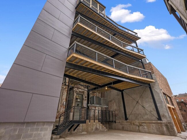 Building Photo - 111 W Elder St