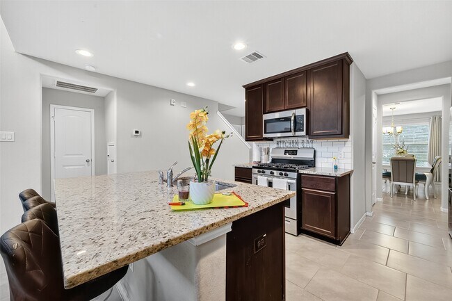 Building Photo - 8007 Carillon Way