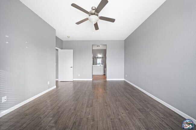 Building Photo - 315 Breezy Pl